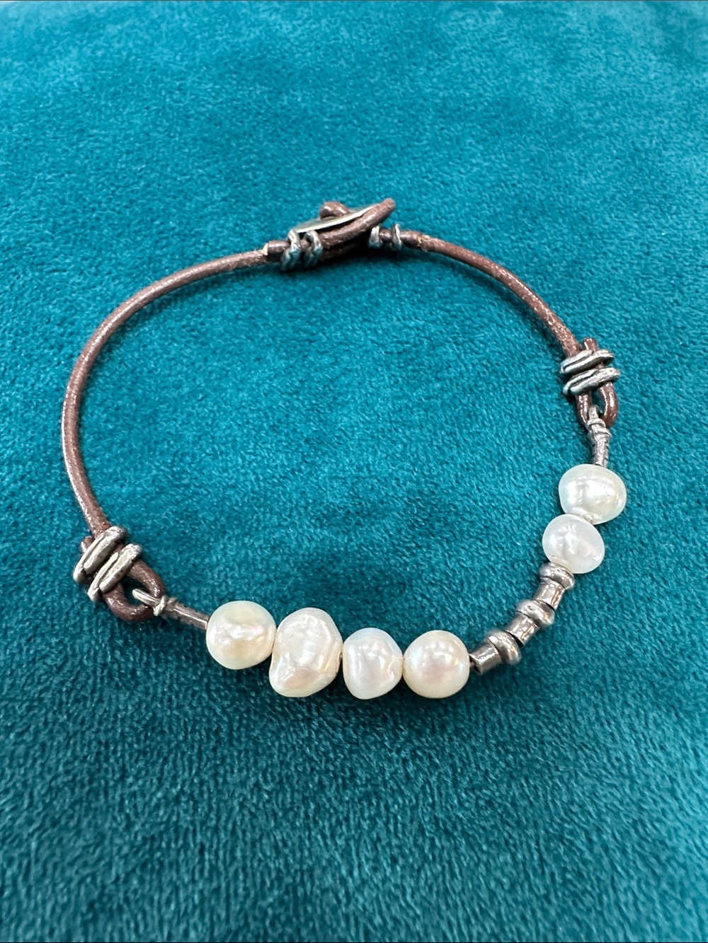 Silpada B1062 Pearl/ Sterling silver/ Leather Bracelet - White Pearls